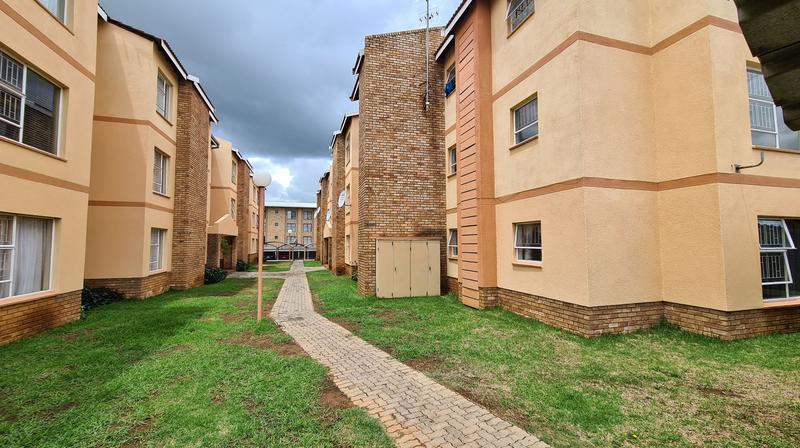 To Let 2 Bedroom Property for Rent in Kannoniers Park North West